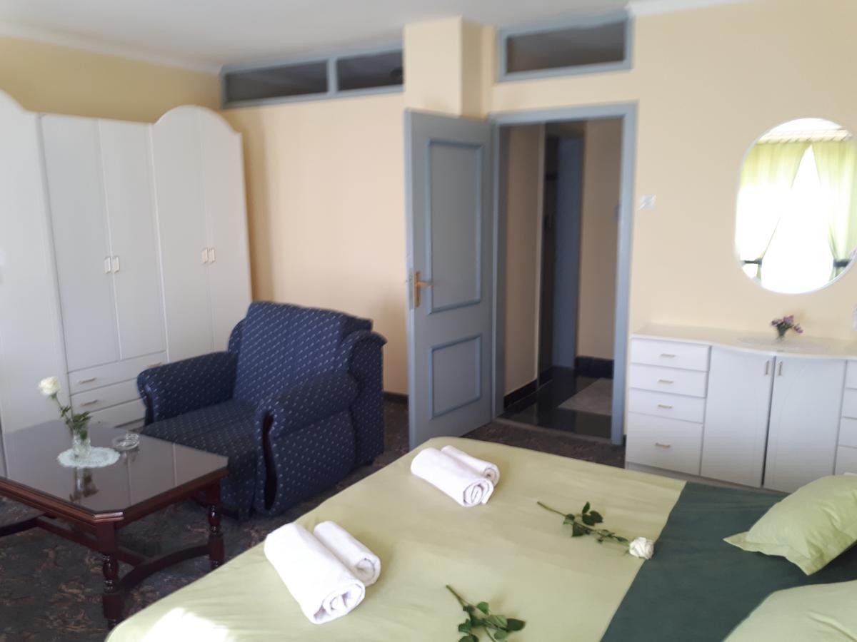 Bed and Breakfast Business Club Selenca Bac Esterno foto